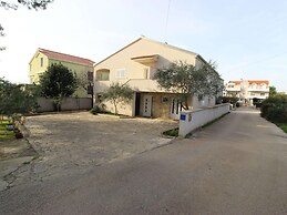 Spacious Apartment With Garden in Zadar