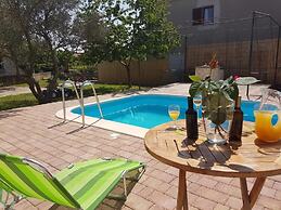 Peaceful Retreat With Pool & Charm