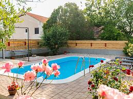 Peaceful Retreat With Pool & Charm