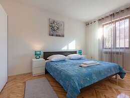 Peaceful Retreat With Pool & Charm