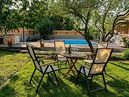 Peaceful Retreat With Pool & Charm