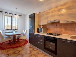 Peaceful Retreat With Pool & Charm