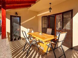 Peaceful Retreat With Pool & Charm