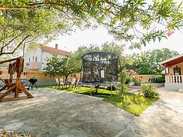 Peaceful Retreat With Pool & Charm