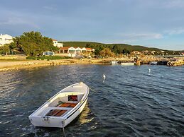 Apartment With Direct Sand Beach Access