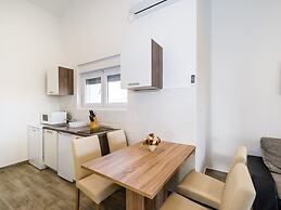 Apartment With Direct Sand Beach Access