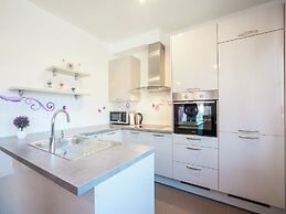 Modern Newly Built Apartment, Geat Location, Private Parking Space, Wi