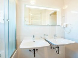 Modern Newly Built Apartment, Geat Location, Private Parking Space, Wi