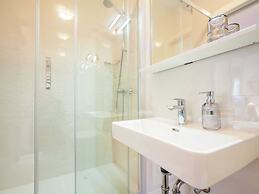 Modern Newly Built Apartment, Geat Location, Private Parking Space, Wi