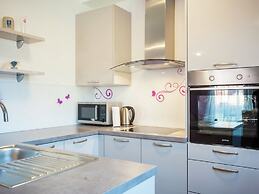 Modern Newly Built Apartment, Geat Location, Private Parking Space, Wi