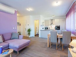 Modern Newly Built Apartment, Geat Location, Private Parking Space, Wi