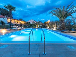 Luxury Holiday Home in Bibinje near Sea