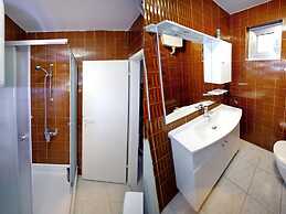 Luxury Holiday Home in Bibinje near Sea