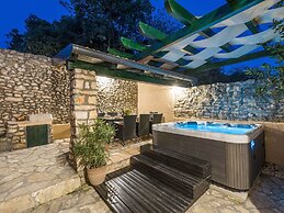 Pet-friendly Holiday Home in Sukošan with Hot Tub