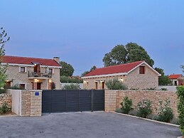 Spacious Villa in Prkos With Private Swimming Pool