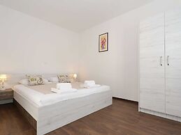 Spacious Villa in Prkos With Private Swimming Pool