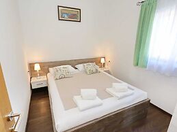 Spacious Villa in Prkos With Private Swimming Pool