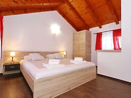 Spacious Villa in Prkos With Private Swimming Pool