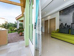 Luxury Apartment in Zadar With Covered Terrace