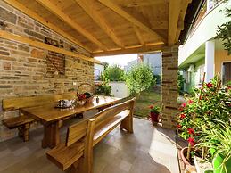 Luxury Apartment in Zadar With Covered Terrace