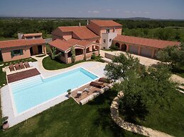 Villa in Skabrnje With Swimming Pool