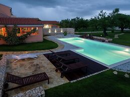 Luxurious Villa in Skabrnje With Swimming Pool