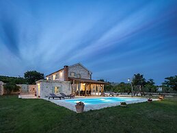 Villa in Posedarje With Private Pool
