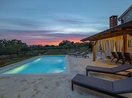 Villa in Posedarje With Private Pool
