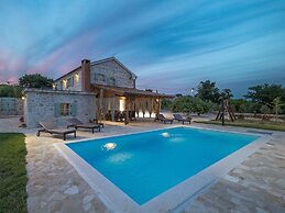 Villa in Posedarje With Private Pool