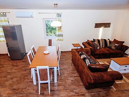 Spacious Holiday Home in Pakoštane near Sea