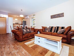 Spacious Holiday Home in Pakoštane near Sea