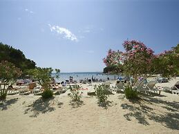Spacious Holiday Home in Pakoštane near Sea
