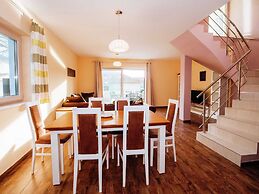 Spacious Holiday Home in Pakoštane near Sea