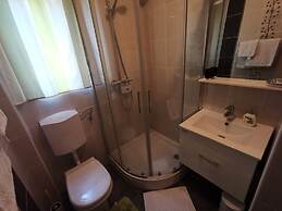 Spacious Holiday Home in Pakoštane near Sea