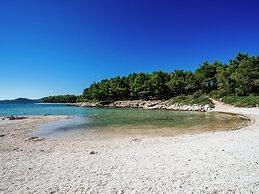 Spacious Holiday Home in Pakoštane near Sea