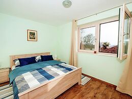 Spacious Holiday Home in Pakoštane near Sea