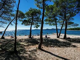 Spacious Holiday Home in Pakoštane near Sea