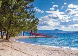 Spacious Holiday Home in Pakoštane near Sea