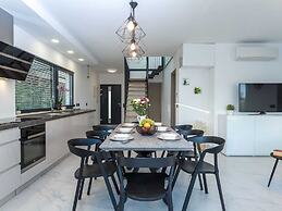 Luxury Villa With Private Pool, Great sea View, Near the Beach