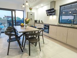 Luxury Villa With Private Pool, Great sea View, Near the Beach