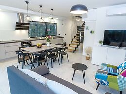 Luxury Villa With Private Pool, Great sea View, Near the Beach