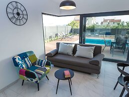 Luxury Villa With Private Pool, Great sea View, Near the Beach