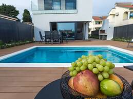 Luxury Villa With Private Pool, Great sea View, Near the Beach