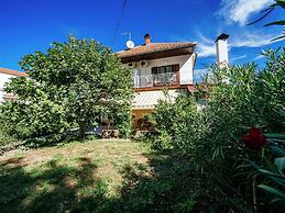 Apartment in Dalmatia With Terrace