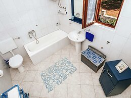 Apartment in Dalmatia With Terrace