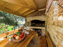 New Luxury Apartment With Nice Garden and Barbecue in a Quiet Area, Wi