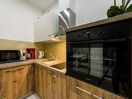 New Luxury Apartment With Nice Garden and Barbecue in a Quiet Area, Wi