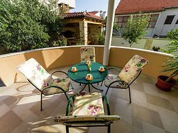 New Luxury Apartment With Nice Garden and Barbecue in a Quiet Area, Wi