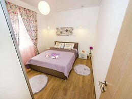 New Luxury Apartment With Nice Garden and Barbecue in a Quiet Area, Wi