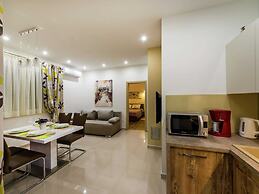 New Luxury Apartment With Nice Garden and Barbecue in a Quiet Area, Wi